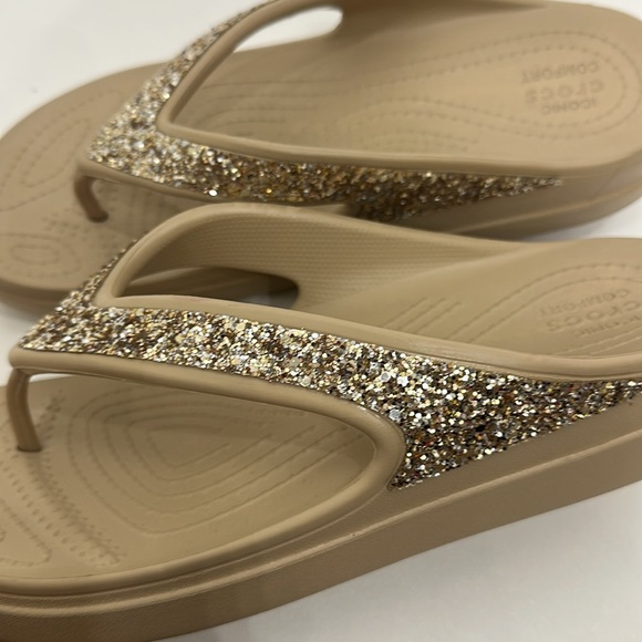 Crocs Women’s Sloane glitter wedge gold tan flip-flops size 10. - Picture 8 of 11